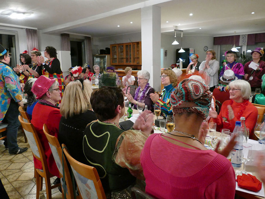 Frauenkarneval der kfd im Landhotel Weinrich (Foto: Karl-Franz Thiede)